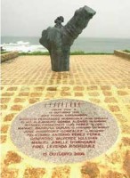 Monumento de Fernando Casás aos nove asasinados en Baredo en 1936.
