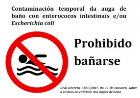 Cartel de prohibición ao baño por contaminación micobiolóxica