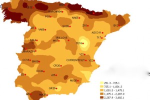 Mapa do cesio-137 depositado en España, en becquerelios por metro cadrado. Os autores indican tamén a localización das centrais nucleares. / Ángela Caro et ao.