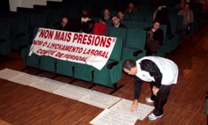 Funcionarios do Concello de Gondomar protestan no pleno (foto arquivo)