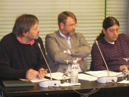 Concelleiros non adscritos: Xosé Lois Gutiérrez, David Giráldez e mias Anxo Valverde nun pleno de Nigrán. (Arquivo)