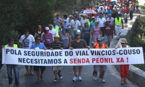 Veciños das parroquias de Vincios, Chaín, Morgadáns, Pieitieieros e Gondomar na marcha pola PO 341