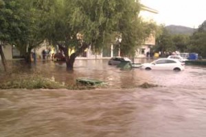 Ultima hora: Gondomar asulagado na zona da plaza de abastos pola crecida do río. Imaxe @XoseGz Ultima hora: Gondomar asulagado na zona da plaza de abastos pola crecida do río. Imaxe @XoseGz