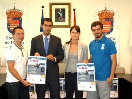 Javier Alvarez (FGB), alcalde Alberto Valverde,  concelleira Liliana Silva e  Pablo Dominguez (organización do evento).